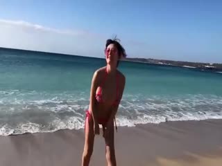 沙滩上的安希