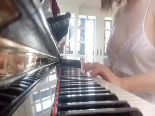 彈個鋼琴給你聽